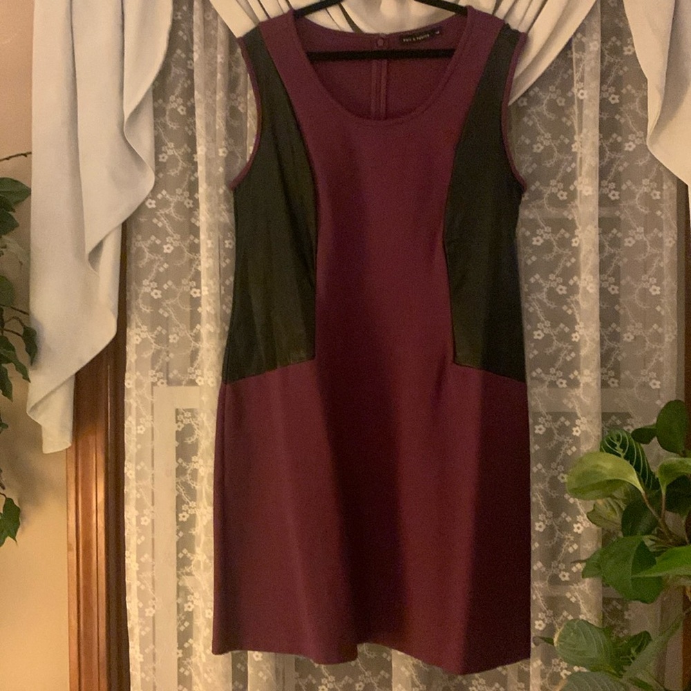 ❤️5 for $20❤️ISABEL + ALICE Plum Colorblocked Scuba Dress